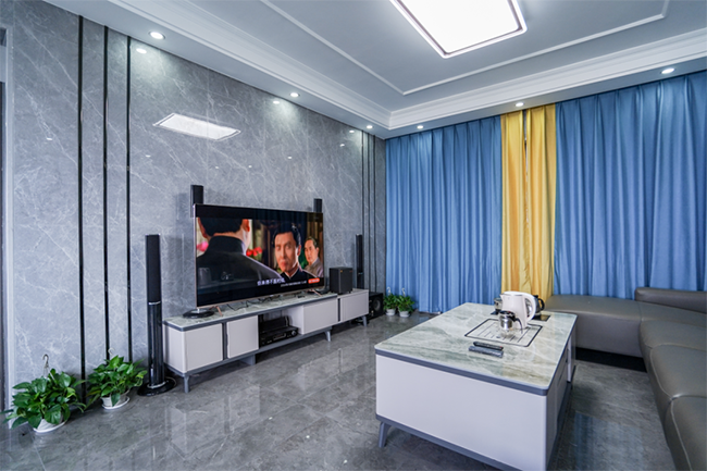 124㎡現(xiàn)代三居，簡單軟裝搭配，感受生活的小清新